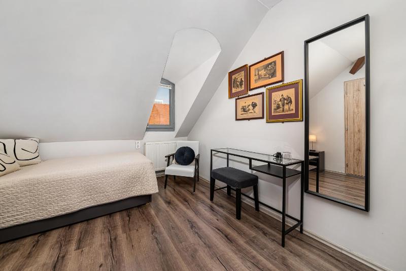 Single Room with Shower image 1
