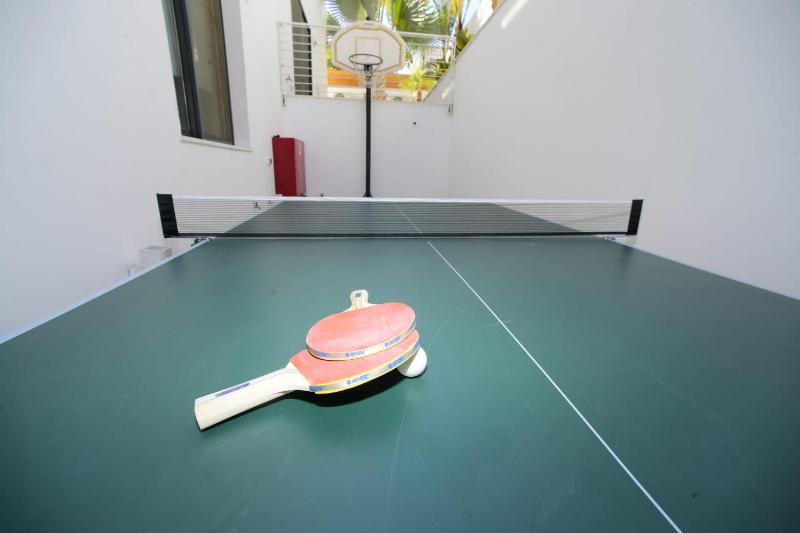New ! 430m Luxury Best Top Class 8-Bdr Exclusive Villa Top Design HEATED Pool Jucuzzi Sauna - image 37