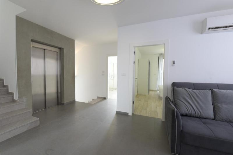 New ! 430m Luxury Best Top Class 8-Bdr Exclusive Villa Top Design HEATED Pool Jucuzzi Sauna - image 11