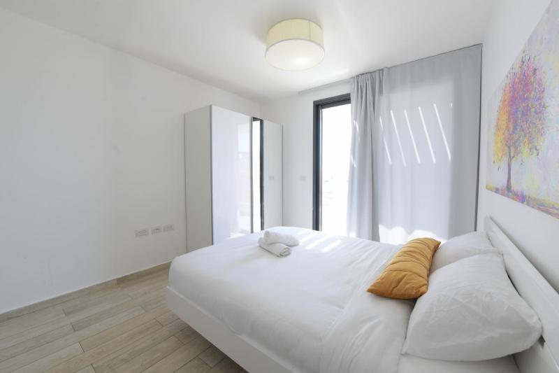 New ! 430m Luxury Best Top Class 8-Bdr Exclusive Villa Top Design HEATED Pool Jucuzzi Sauna - image 17
