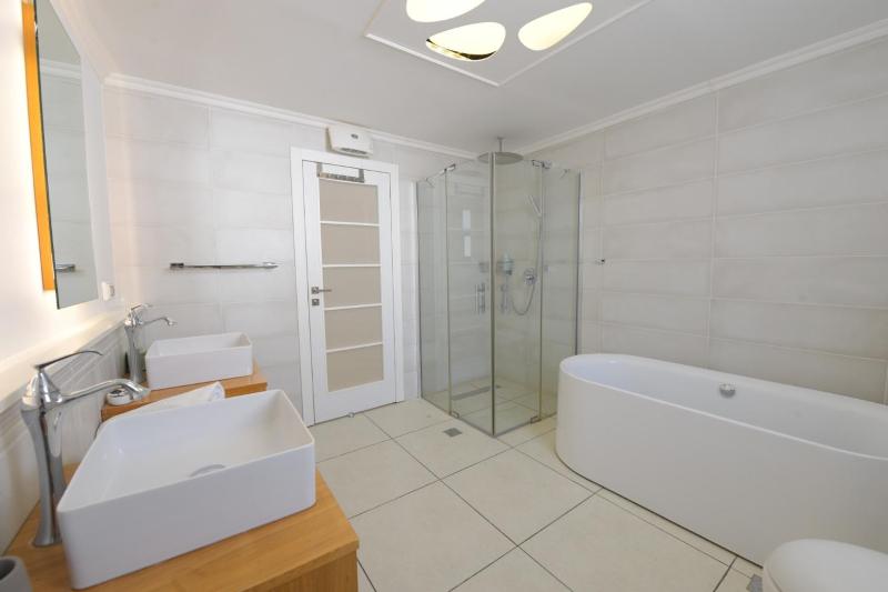 New ! 430m Luxury Best Top Class 8-Bdr Exclusive Villa Top Design HEATED Pool Jucuzzi Sauna - image 20
