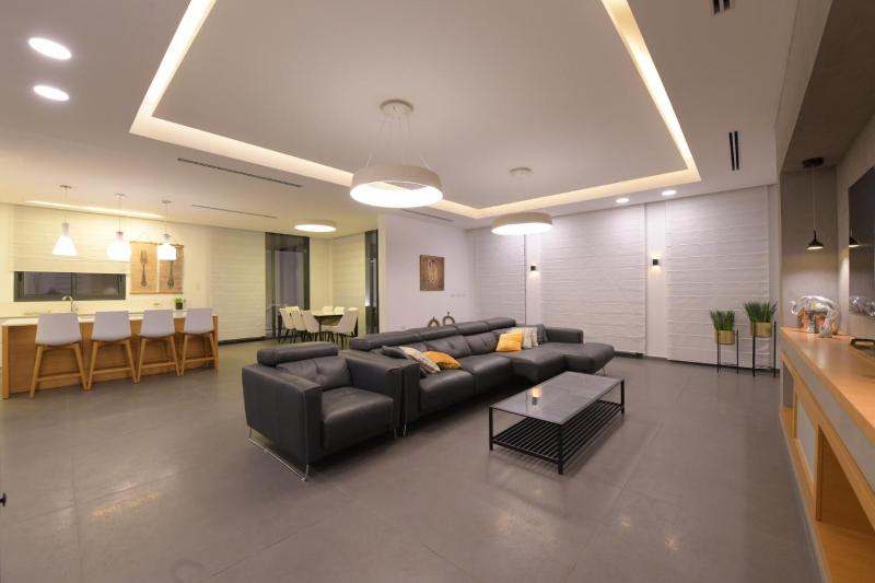 New ! 430m Luxury Best Top Class 8-Bdr Exclusive Villa Top Design HEATED Pool Jucuzzi Sauna - image 25