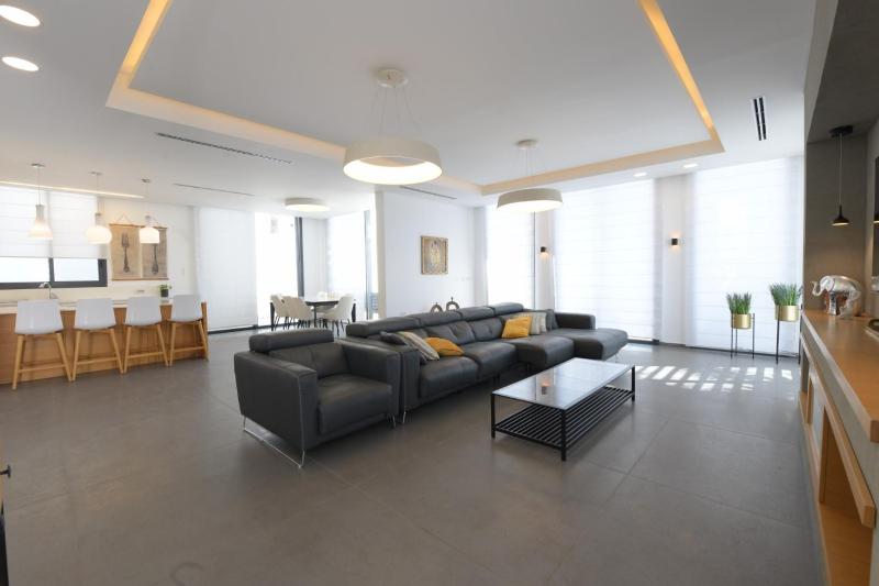 New ! 430m Luxury Best Top Class 8-Bdr Exclusive Villa Top Design HEATED Pool Jucuzzi Sauna - image 19