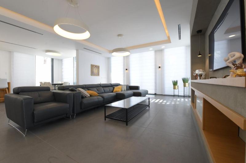 New ! 430m Luxury Best Top Class 8-Bdr Exclusive Villa Top Design HEATED Pool Jucuzzi Sauna - image 32