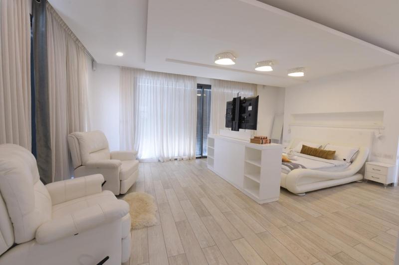 New ! 430m Luxury Best Top Class 8-Bdr Exclusive Villa Top Design HEATED Pool Jucuzzi Sauna - image 2