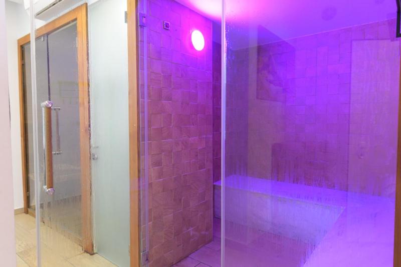 New ! 430m Luxury Best Top Class 8-Bdr Exclusive Villa Top Design HEATED Pool Jucuzzi Sauna - image 39