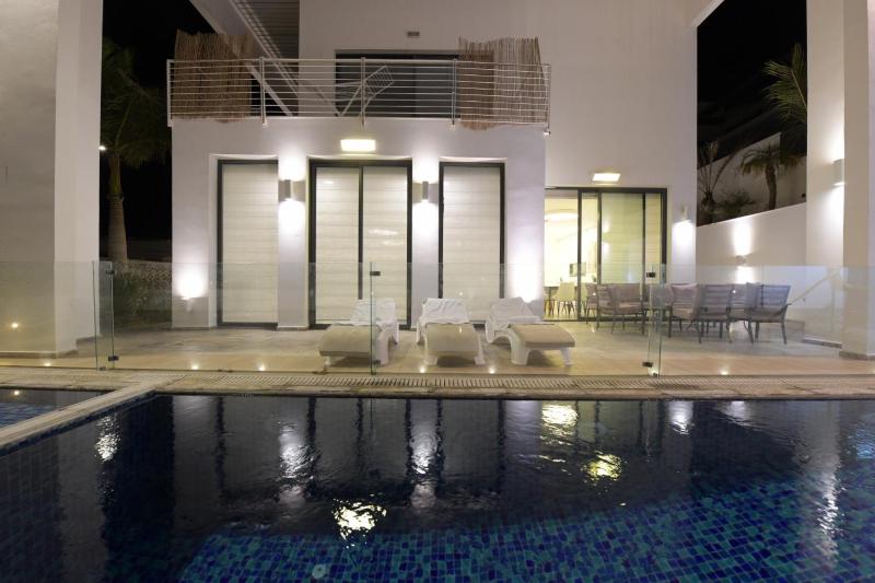 New ! 430m Luxury Best Top Class 8-Bdr Exclusive Villa Top Design HEATED Pool Jucuzzi Sauna - image 8