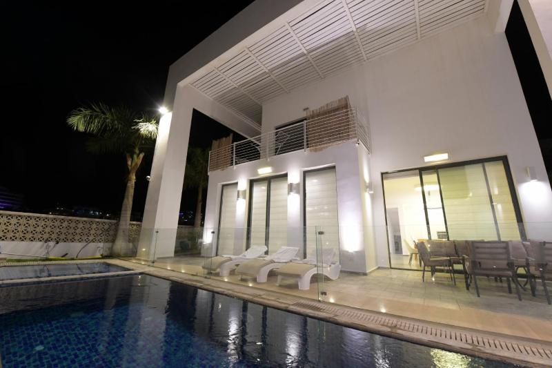 New ! 430m Luxury Best Top Class 8-Bdr Exclusive Villa Top Design HEATED Pool Jucuzzi Sauna - image 5