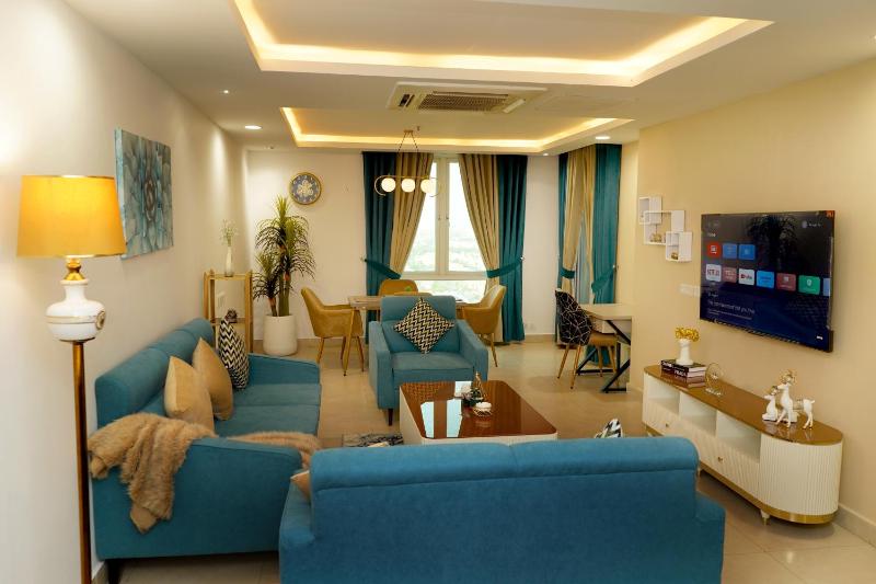 Penthouse with balcony in GoldCrest DHA - image 1