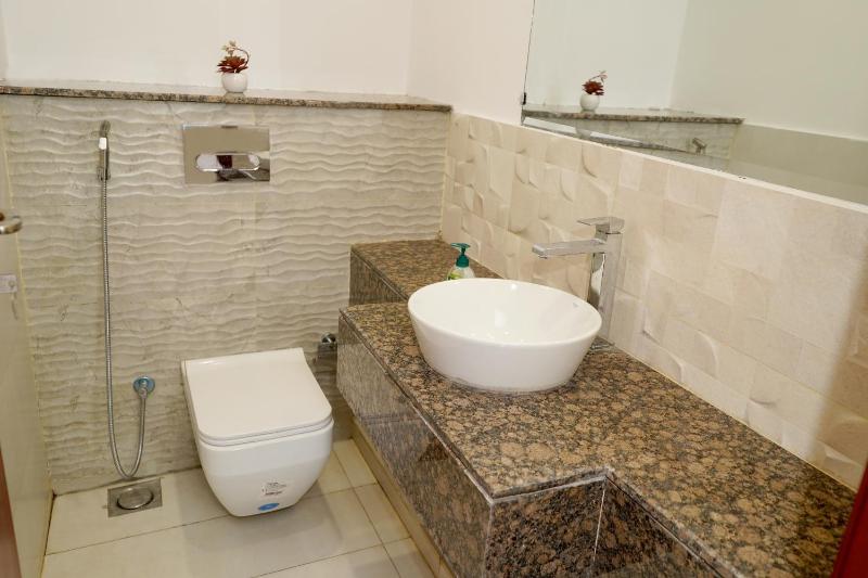 Penthouse with balcony in GoldCrest DHA - image 13