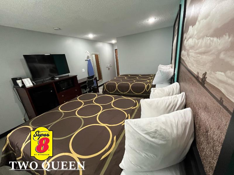 Queen Room with Two Queen Beds - First Floor/Non-Smoking image 3