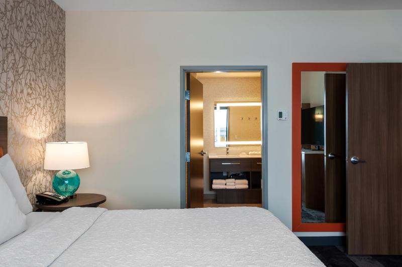 One-Bedroom King Suite image 3