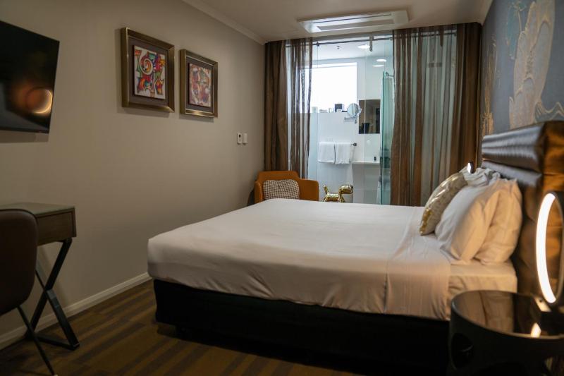 Twin Room - Triple Occupancy image 4