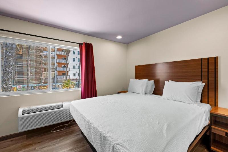 King Room image 3