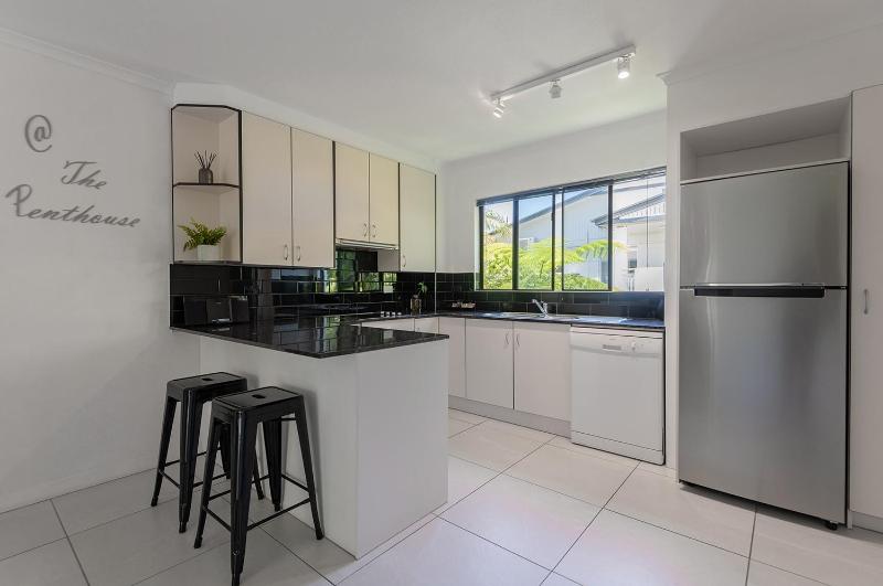 Unit 15 @ Tropical Reef: 2 mins to Four Mile Beach - image 5
