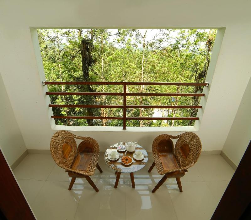 Peter's Coffee Creek Wayanad Pool Resort - image 12