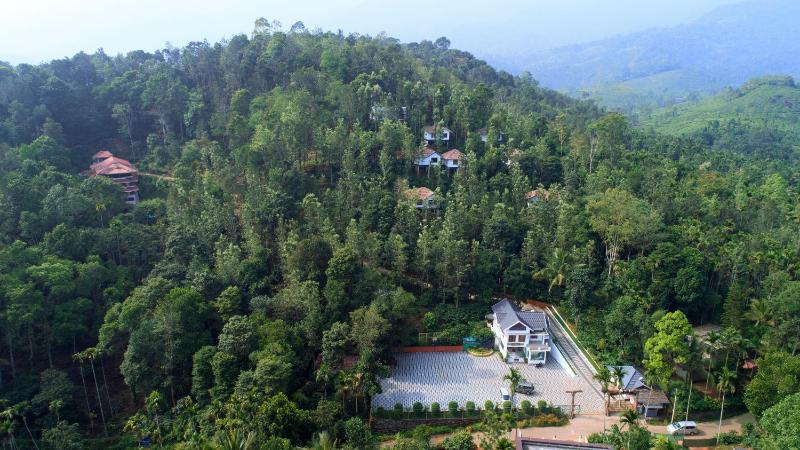 Peter's Coffee Creek Wayanad Pool Resort - image 28