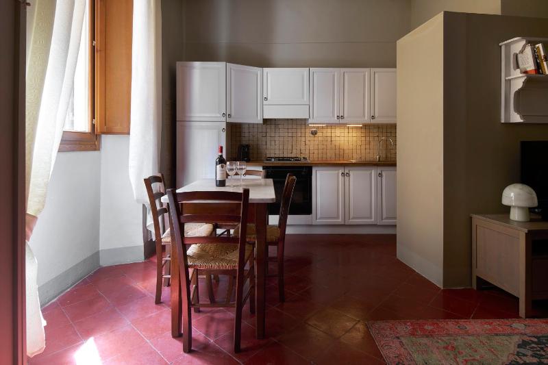 Charming & Authentic 1BR in Florence Historic Center Near the Duomo - image 13
