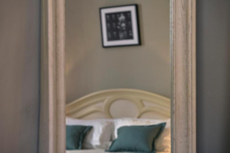 Charming & Authentic 1BR in Florence Historic Center Near the Duomo - image 14