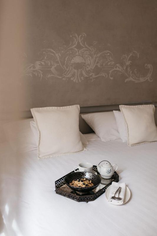 Three-Bedroom Apartment - VENICE image 2