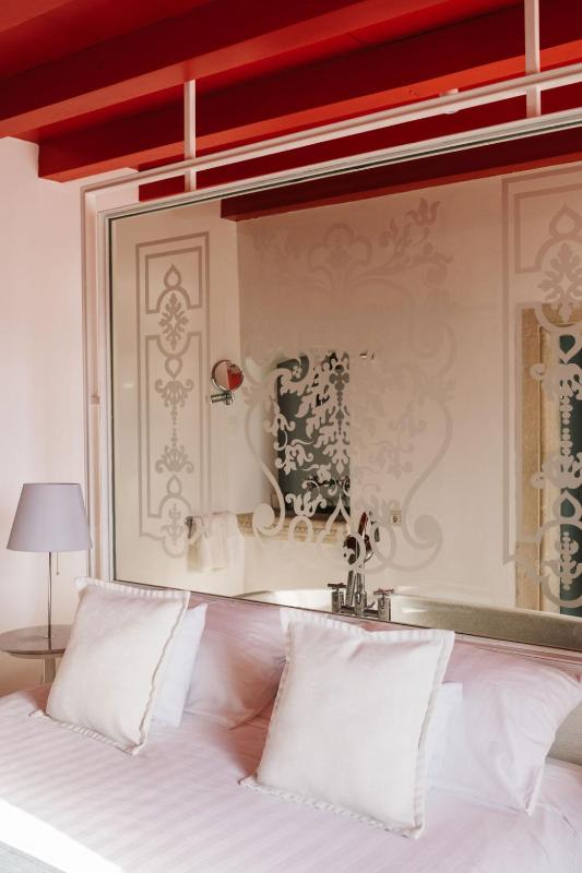 Three-Bedroom Apartment - VENICE image 4