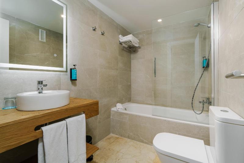 Suite 2 bedrooms image 3