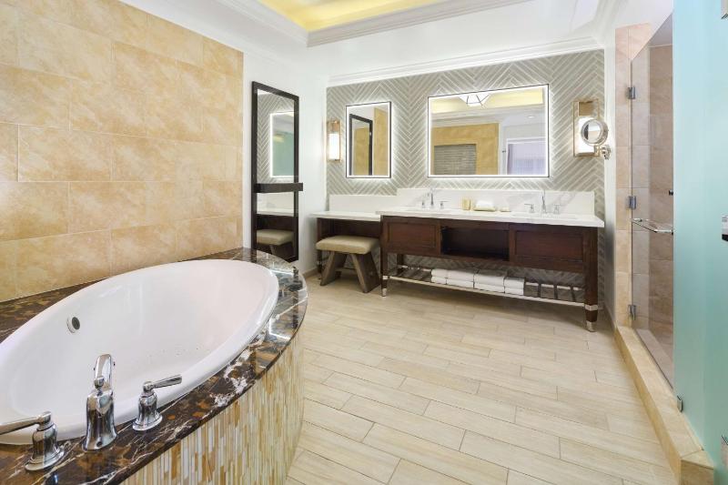 Chairman's One Bedroom Suite image 2