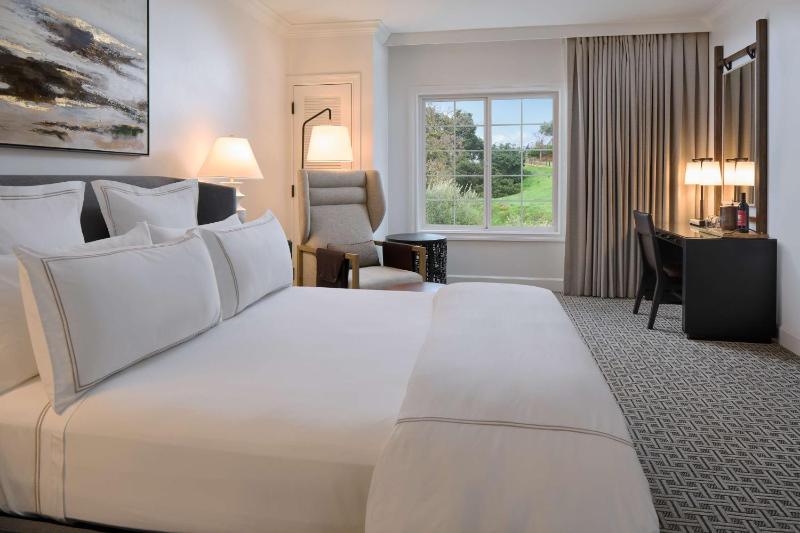 Chairman's One Bedroom Suite image 3