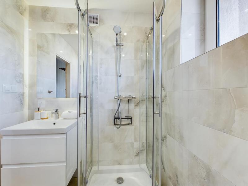 Beautiful Apartment for 6 people Located 550 m from the Beach by Noclegi Renters - image 11