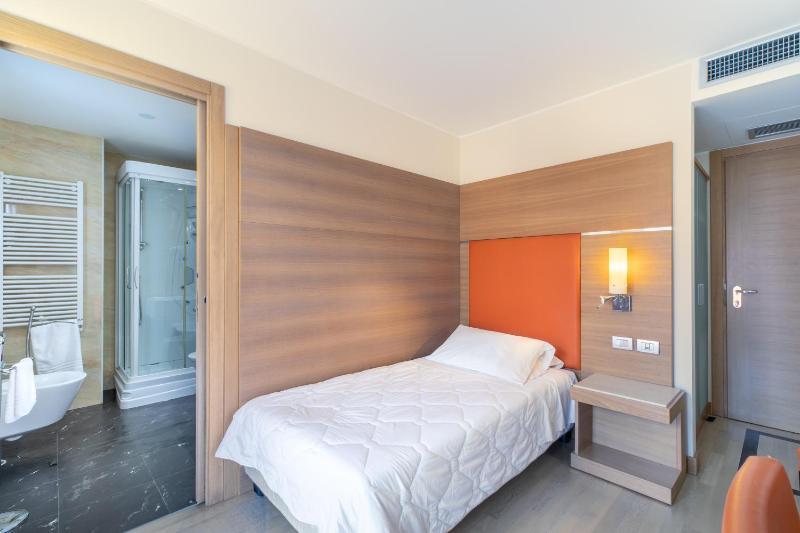 Single Room image 3