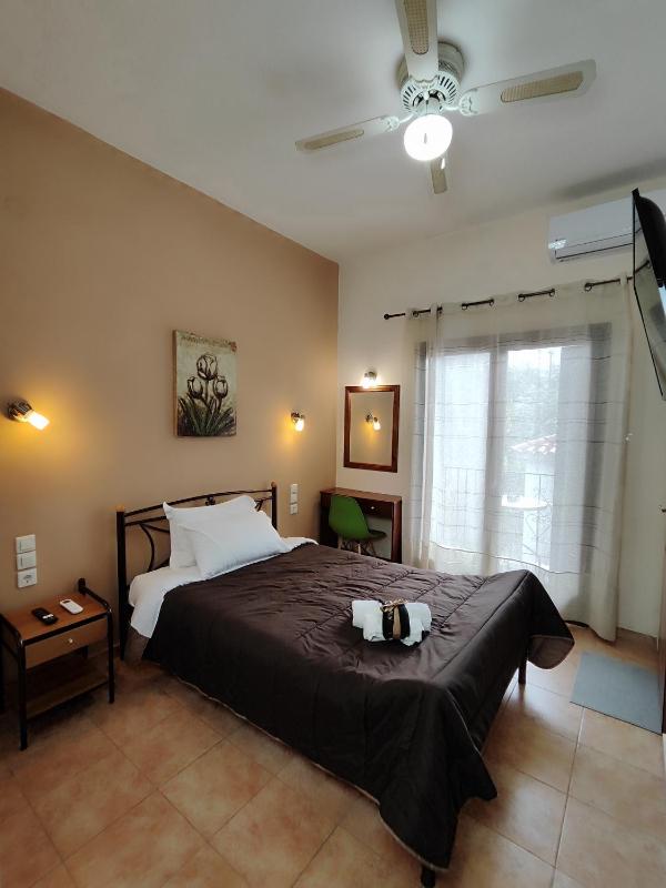 Single Room with Mountain View image 1