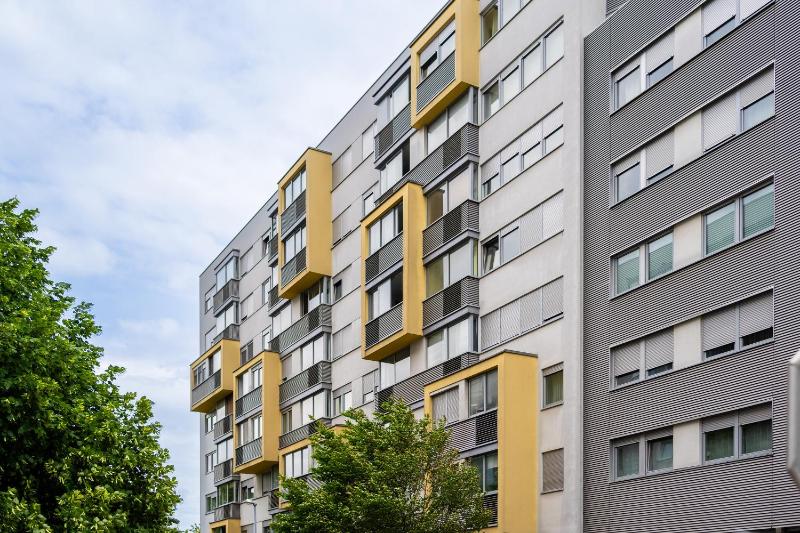 Cityscape Comfort Apartment With Garage - Happy Rentals - image 12