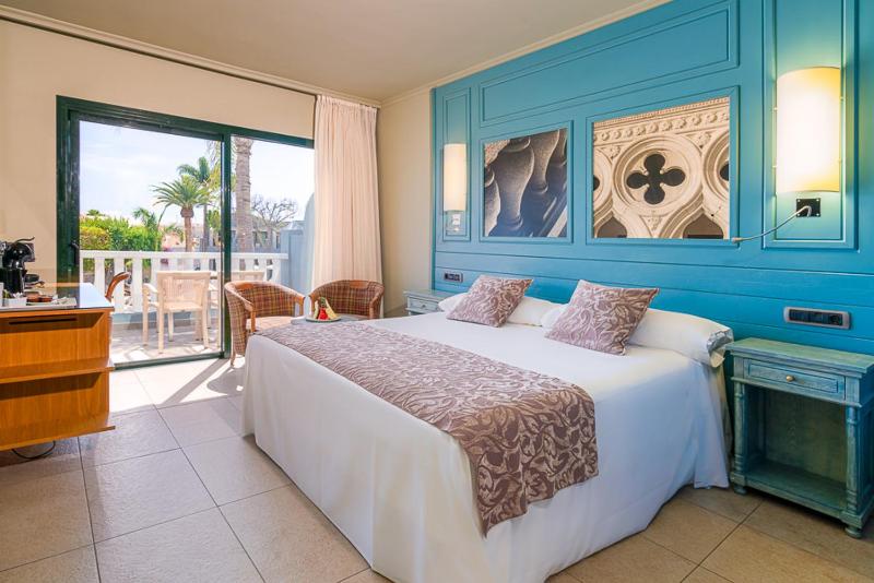 Superior Twin Room image 1
