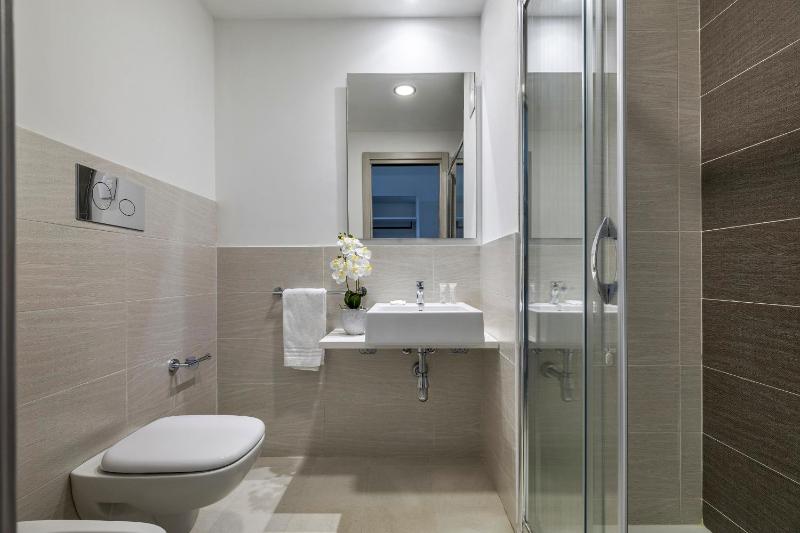 Double Room with Garden View image 4