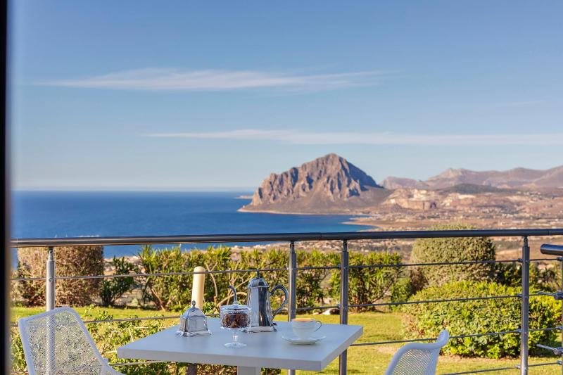 Double Room with Garden View image 1