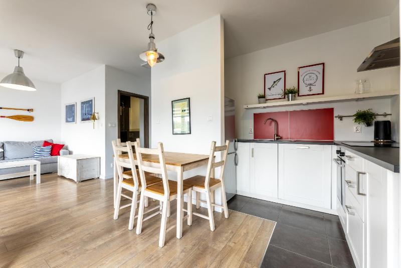 Apartamenty Bałtyckie - Bulwar Portowy - widok na port centrum najlepsza lokalizacja w Ustce - image 26