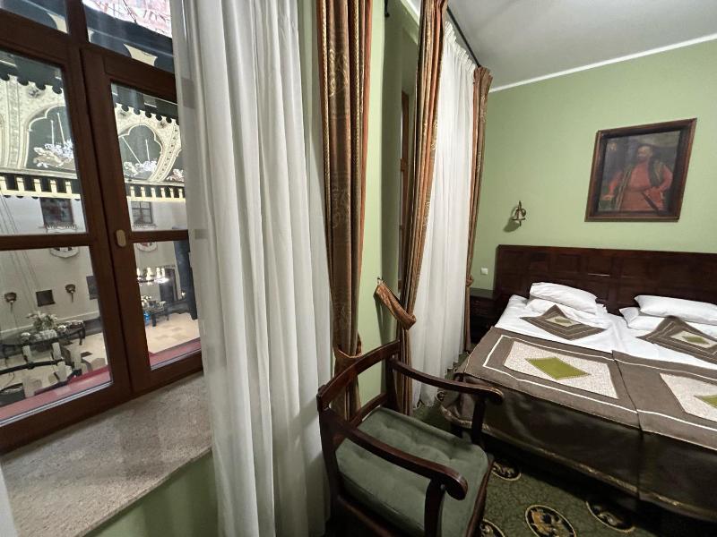 Economy Double Room image 3