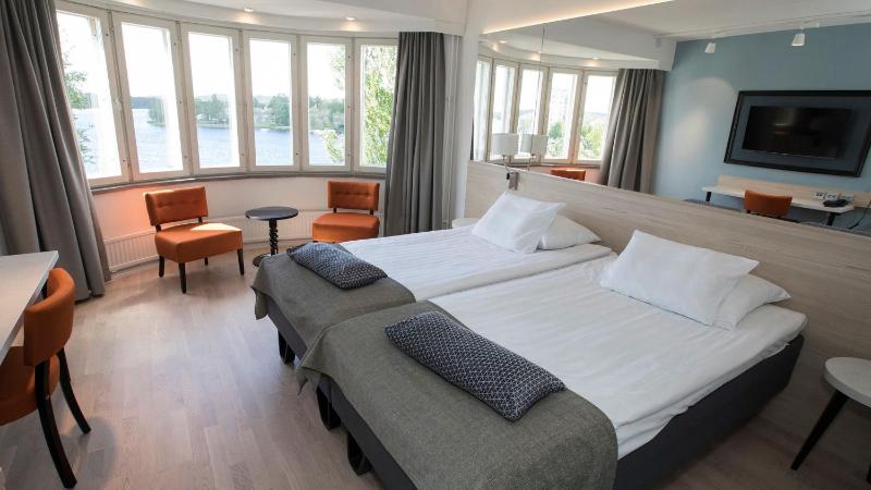 Standard Twin Room image 2