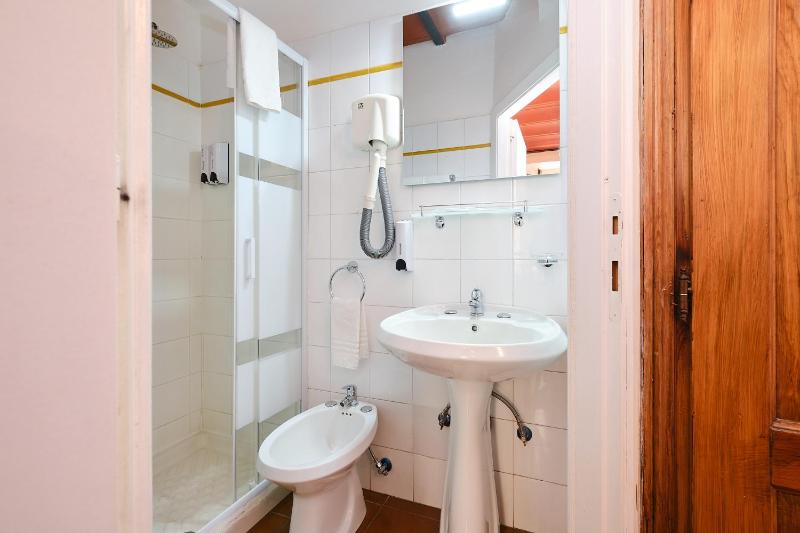 Single Room image 3