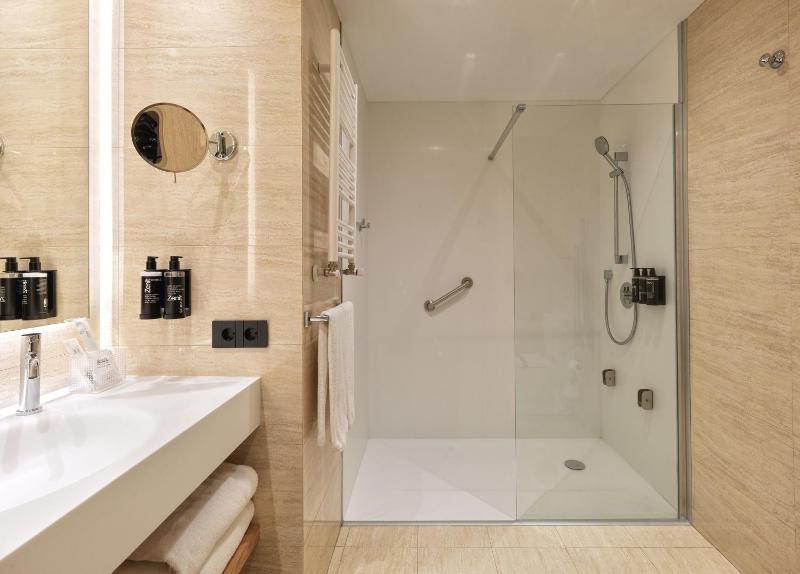 Single Room image 3