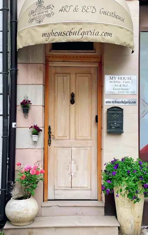 ArtCity Villa - 3 Boutique Suits in Historic town - image 5
