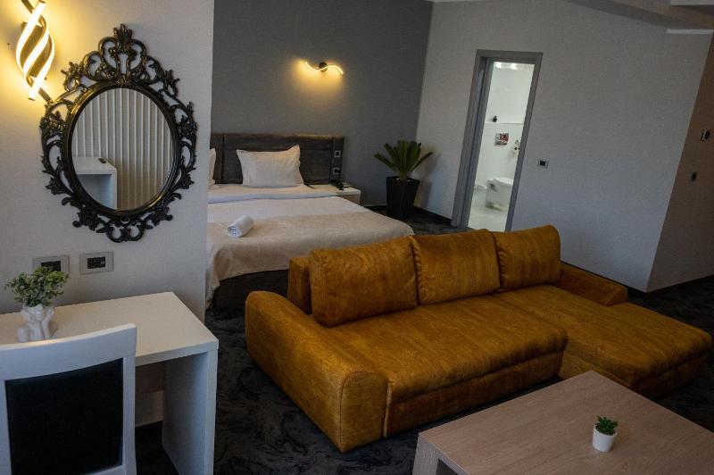 Deluxe One-Bedroom Apartment image 3
