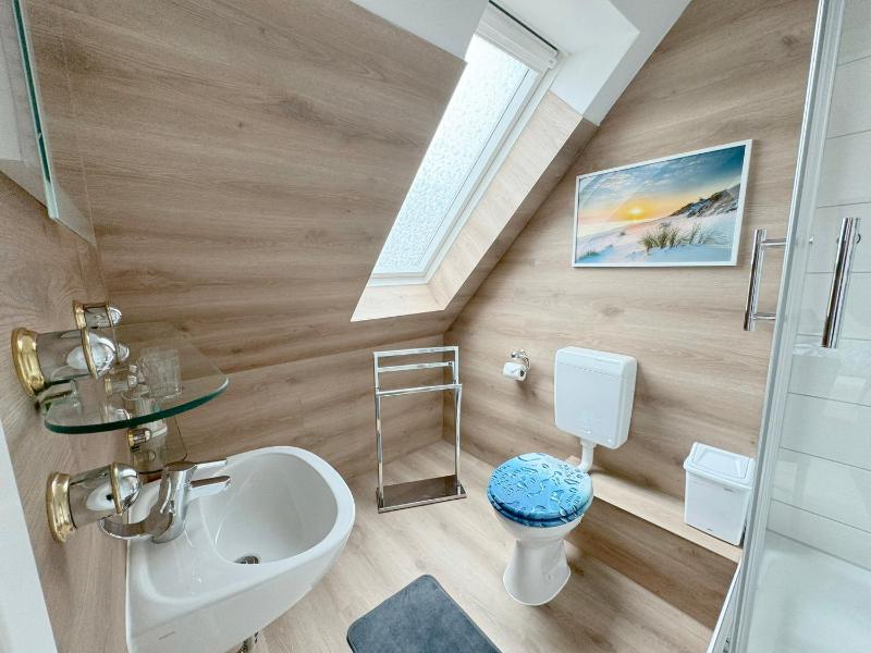 Economy Double or Twin Room image 4