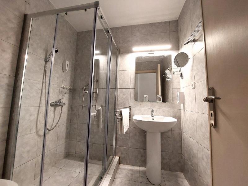 Double bed studio with garden view image 2