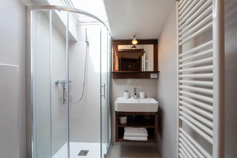 One-Bedroom Apartment image 2