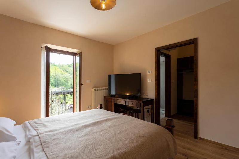 Double Room with Extra Bed image 4
