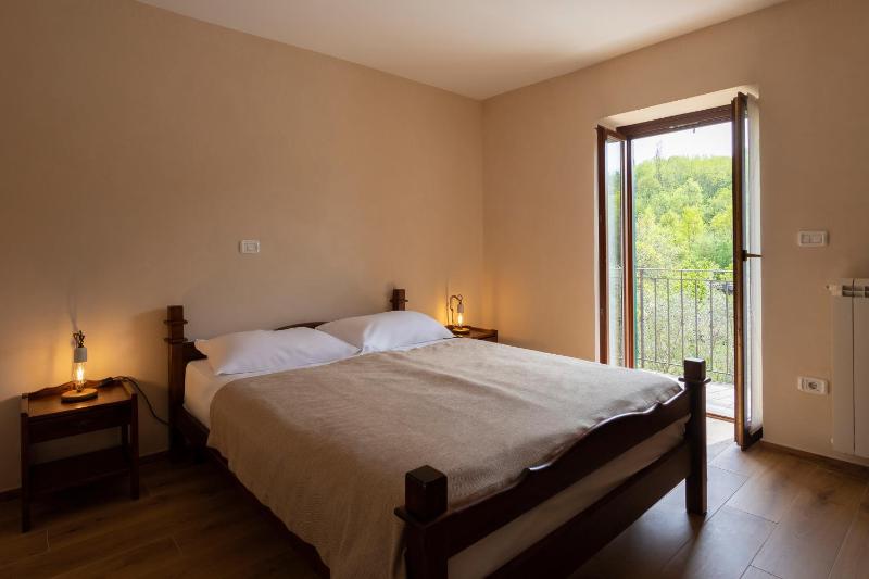Double Room with Extra Bed image 2