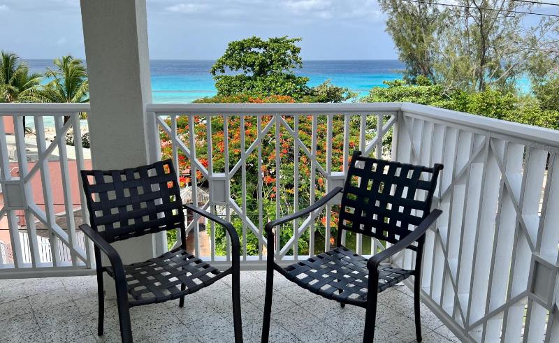 Southern Surf Beach Apartments - image 3