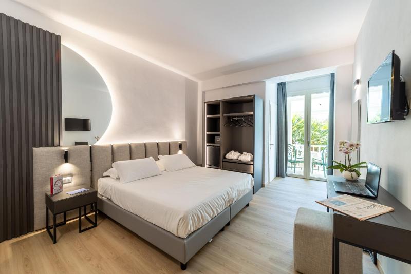 Superior Deluxe Double or Twin Room  image 1