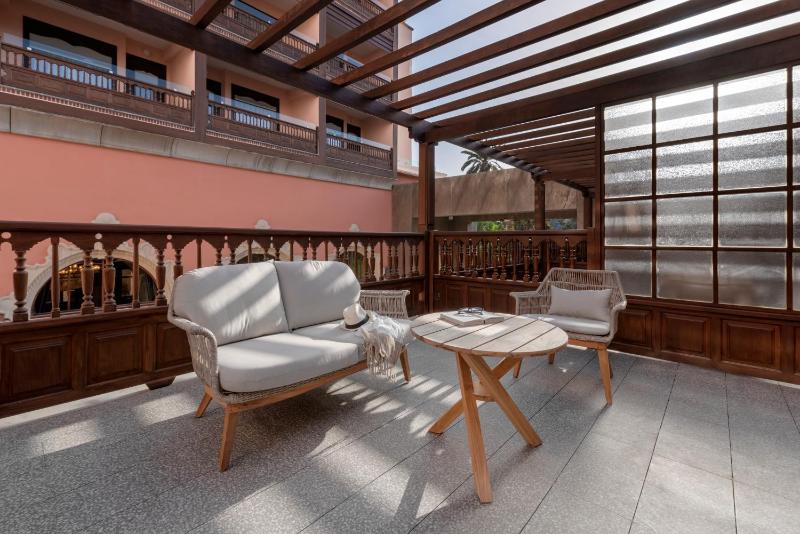 Deluxe Family Room (2 Adults + 1 Child) image 4